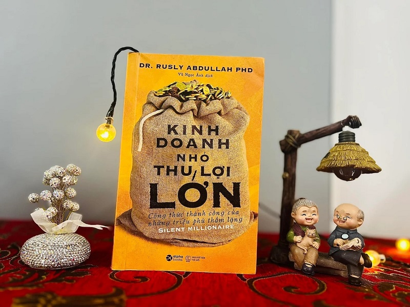Tập kinh doanh nhỏ với cuốn sách Kinh Doanh Nhỏ Thu Lợi Lớn